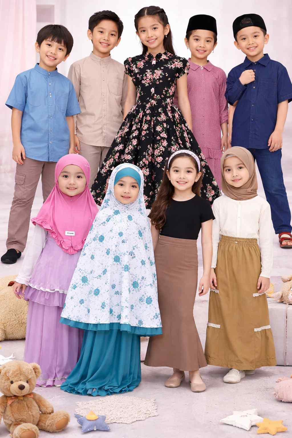 Pelbagai pakaian kanak-kanak lelaki dan perempuan termasuk tradisional dan kasual dipakai model kanak-kanak Malaysia